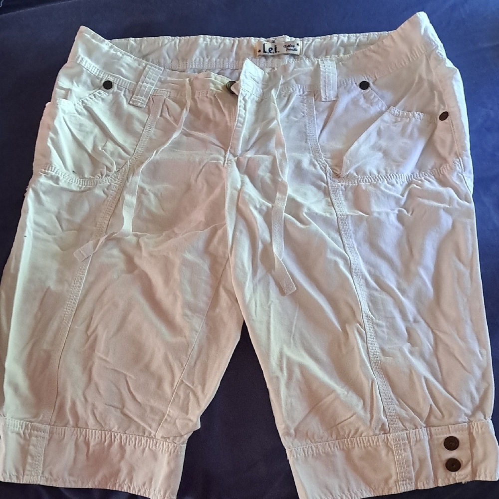 Lei White Cargo Shorts Knee-Length Cotton